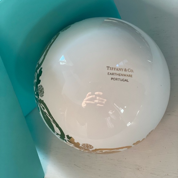 Tiffany &Co White and Gold large ornament - Picture 4 of 5